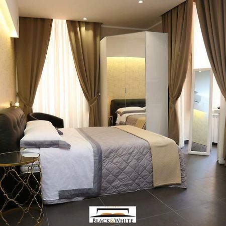 Residence Black & White Napoli Bagian luar foto