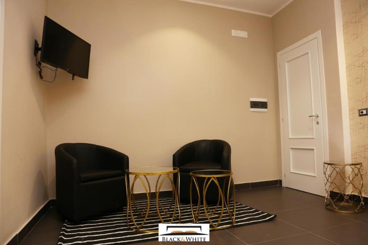 Residence Black & White Napoli Bagian luar foto