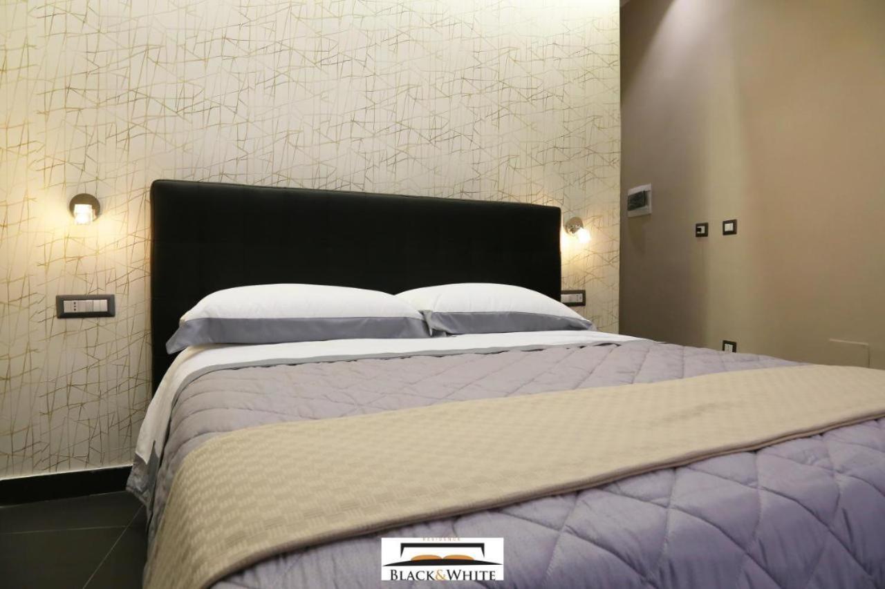 Residence Black & White Napoli Bagian luar foto