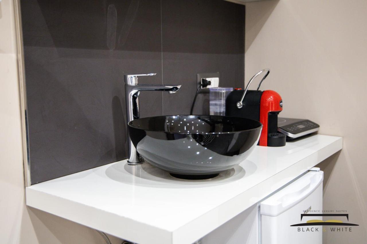 Residence Black & White Napoli Bagian luar foto