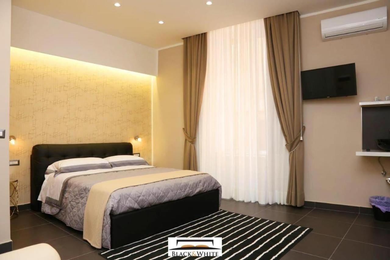 Residence Black & White Napoli Bagian luar foto