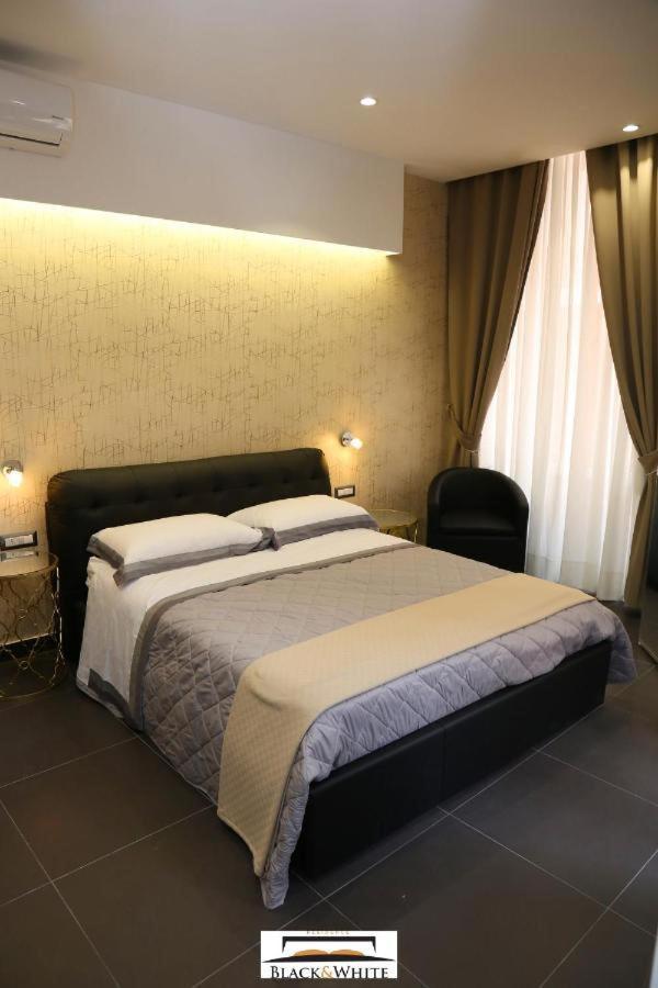 Residence Black & White Napoli Bagian luar foto