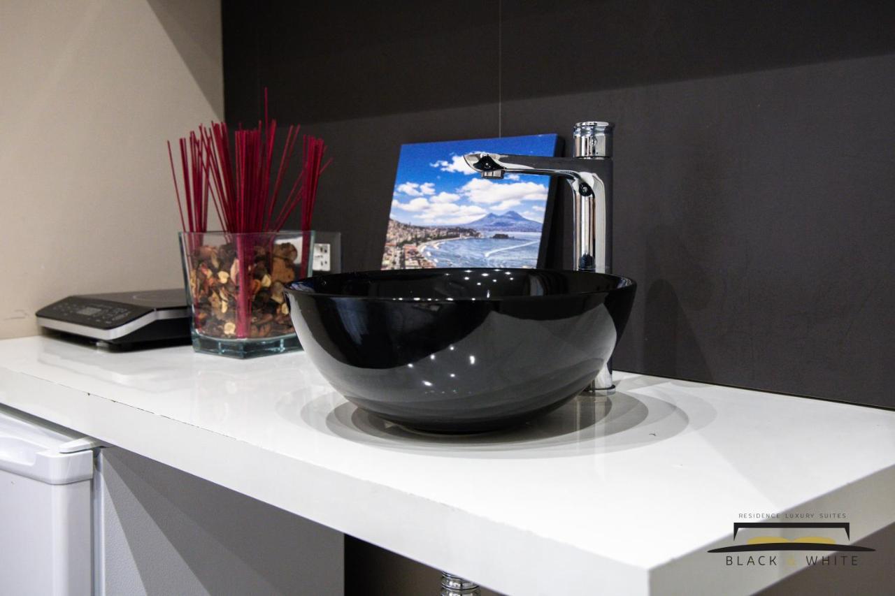 Residence Black & White Napoli Bagian luar foto