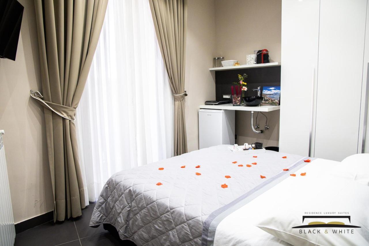 Residence Black & White Napoli Bagian luar foto