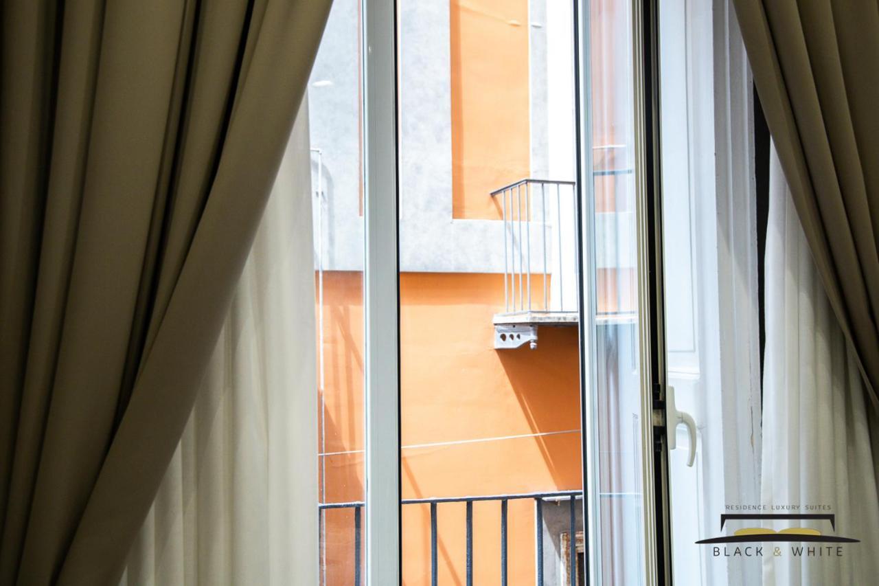 Residence Black & White Napoli Bagian luar foto