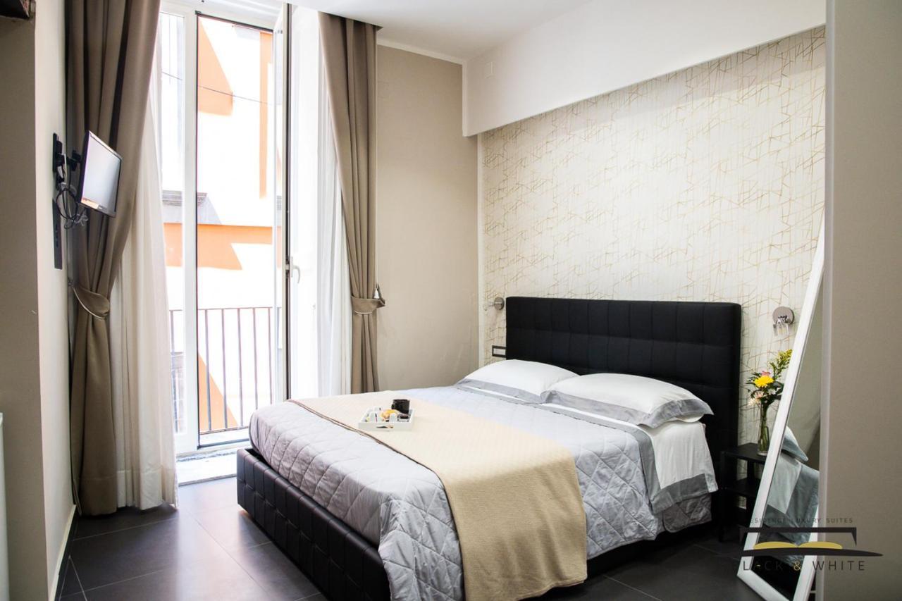 Residence Black & White Napoli Bagian luar foto