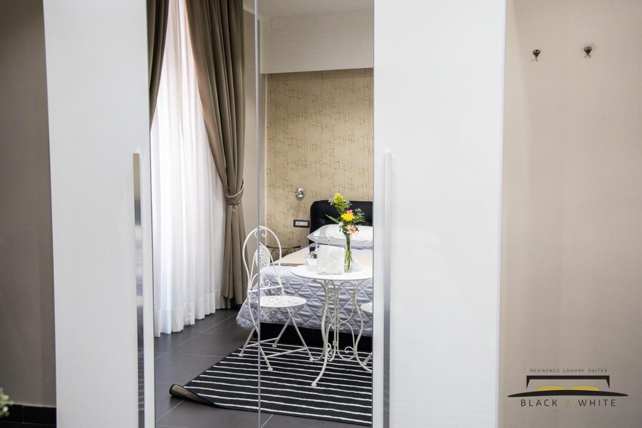 Residence Black & White Napoli Bagian luar foto