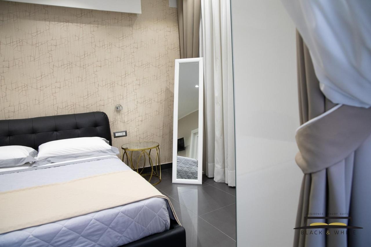 Residence Black & White Napoli Bagian luar foto