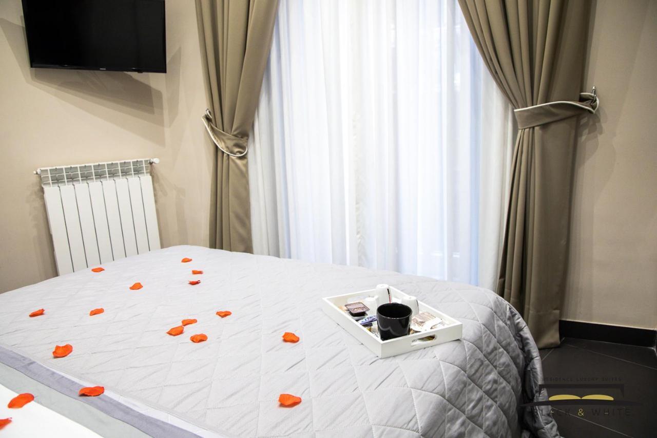 Residence Black & White Napoli Bagian luar foto