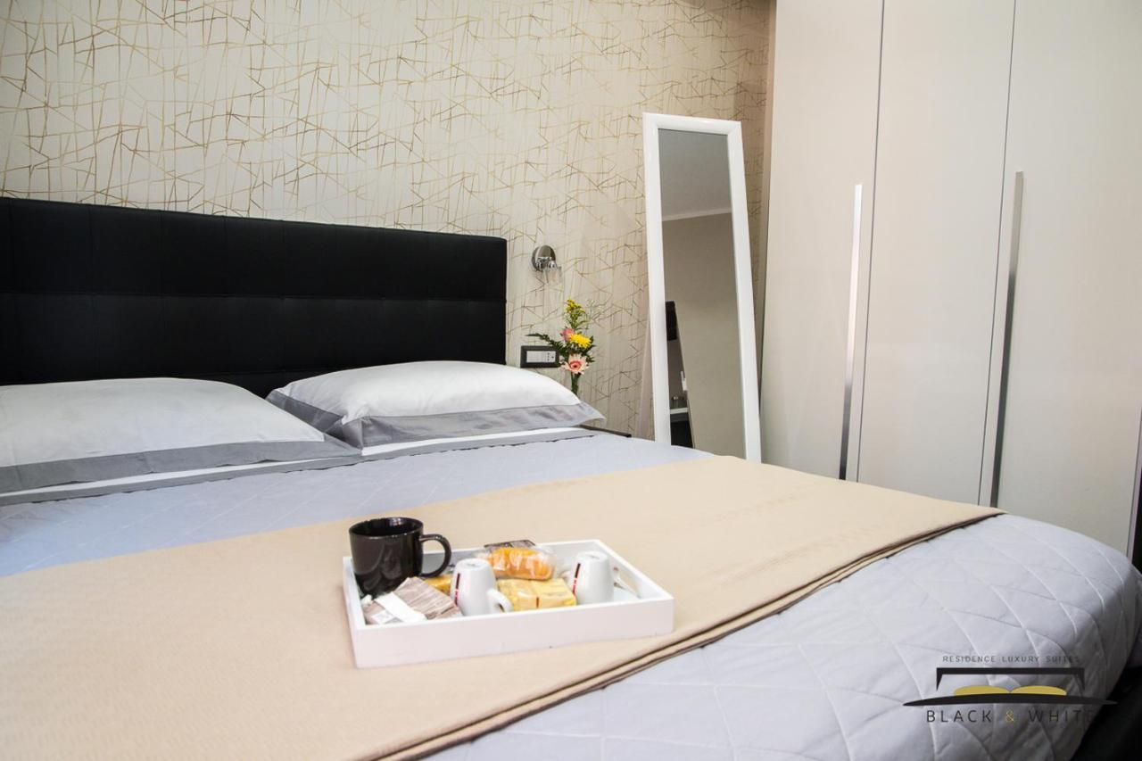 Residence Black & White Napoli Bagian luar foto