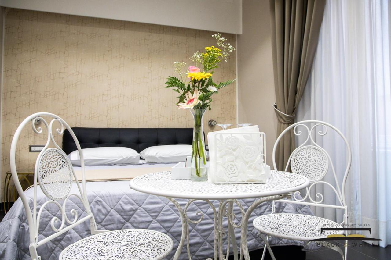 Residence Black & White Napoli Bagian luar foto