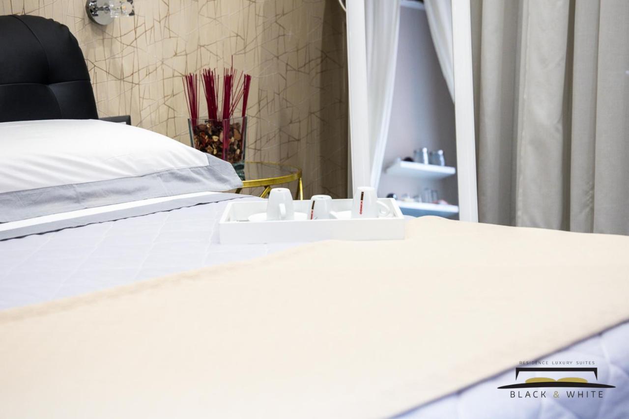 Residence Black & White Napoli Bagian luar foto