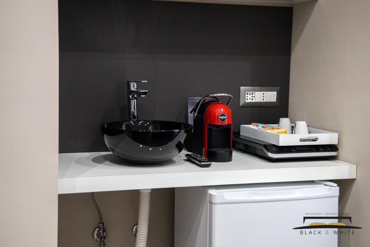 Residence Black & White Napoli Bagian luar foto