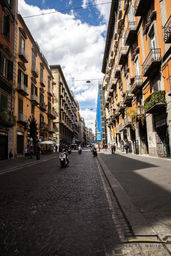 Residence Black & White Napoli Bagian luar foto