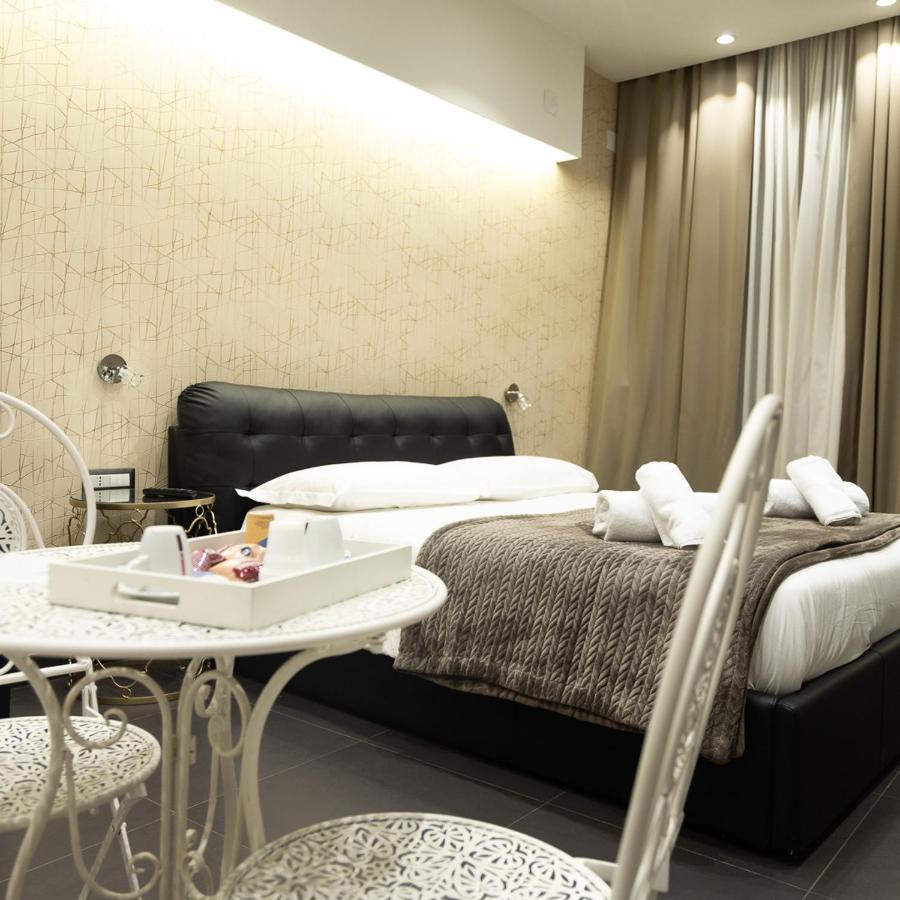Residence Black & White Napoli Bagian luar foto