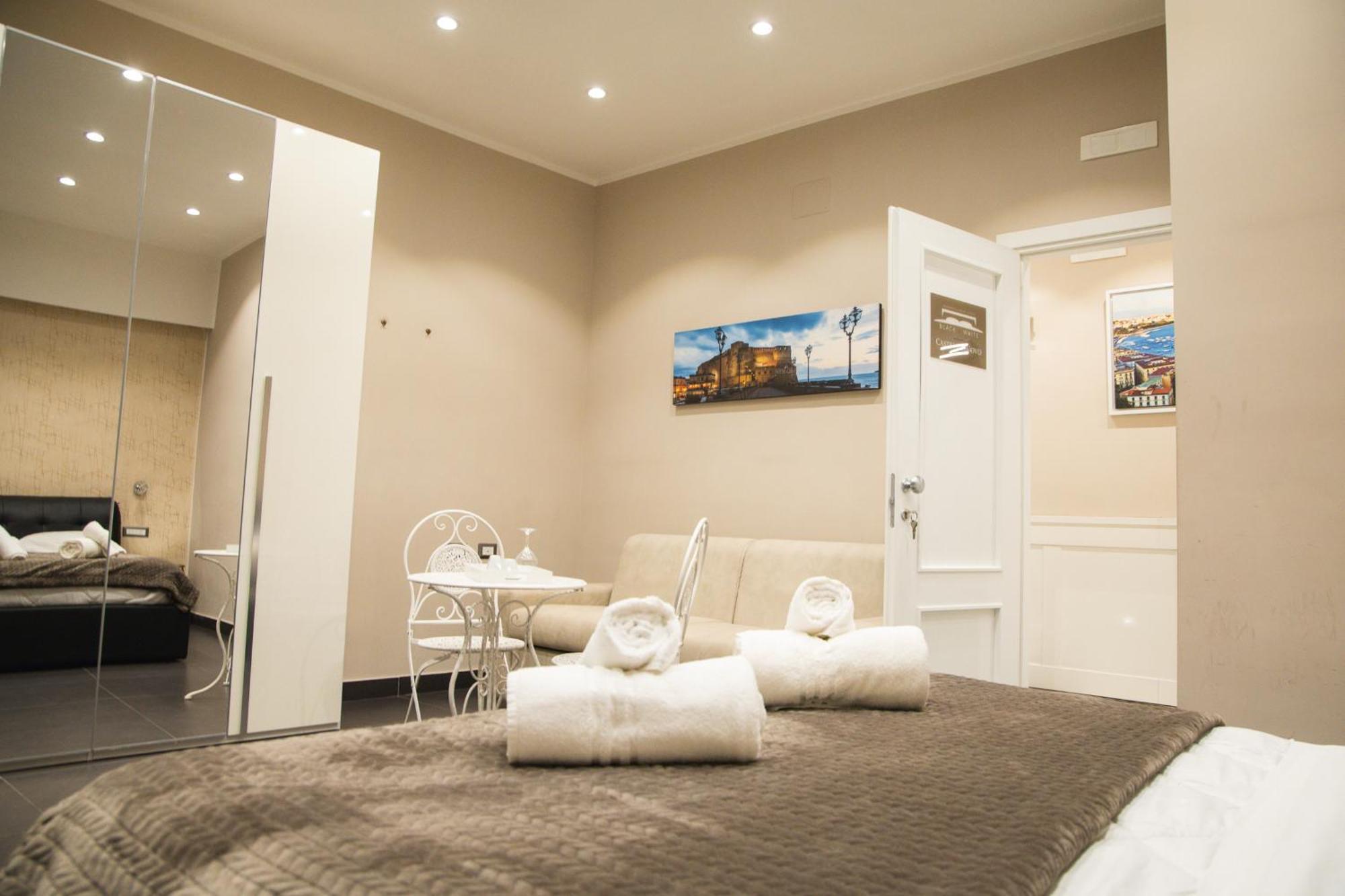 Residence Black & White Napoli Bagian luar foto