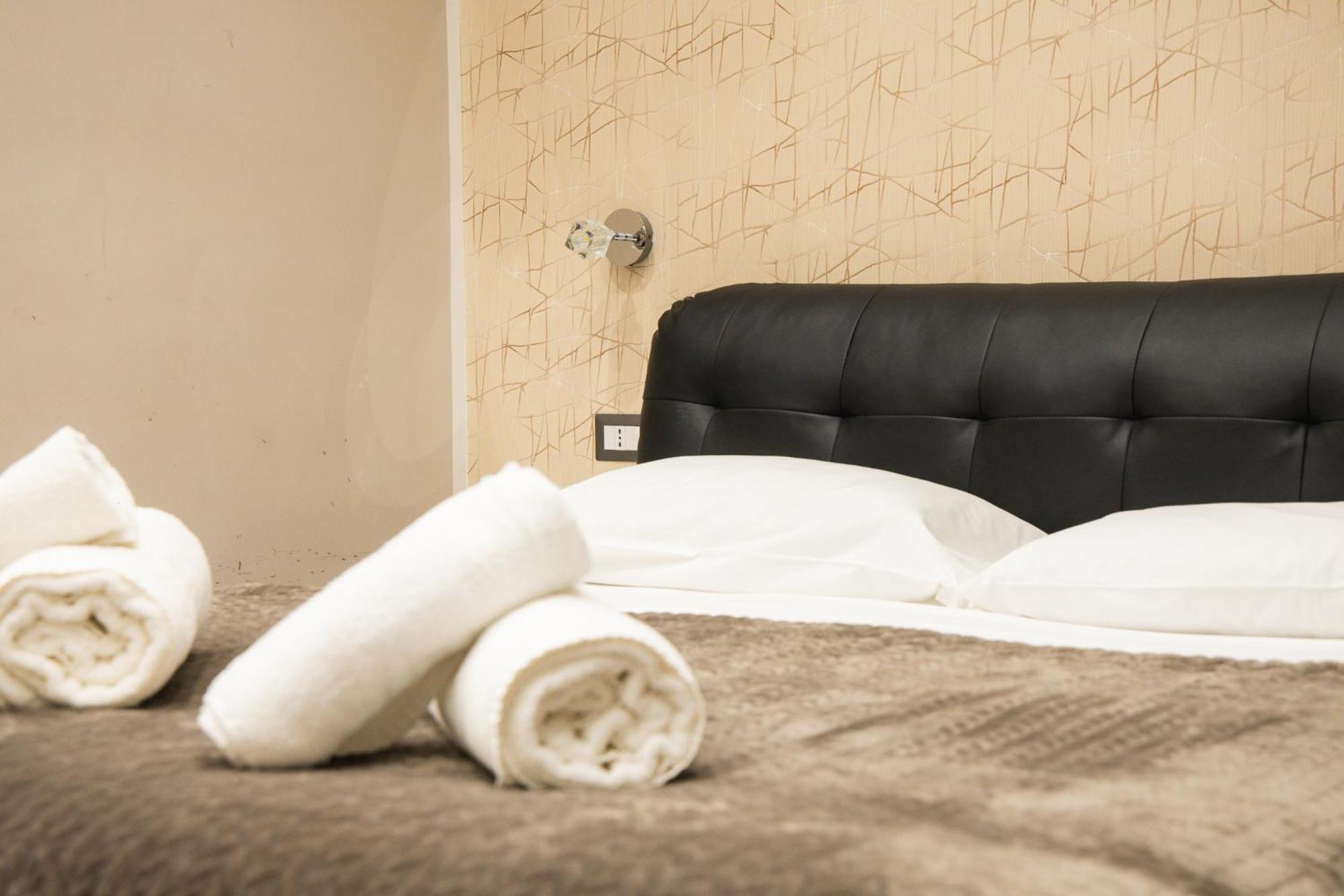 Residence Black & White Napoli Bagian luar foto