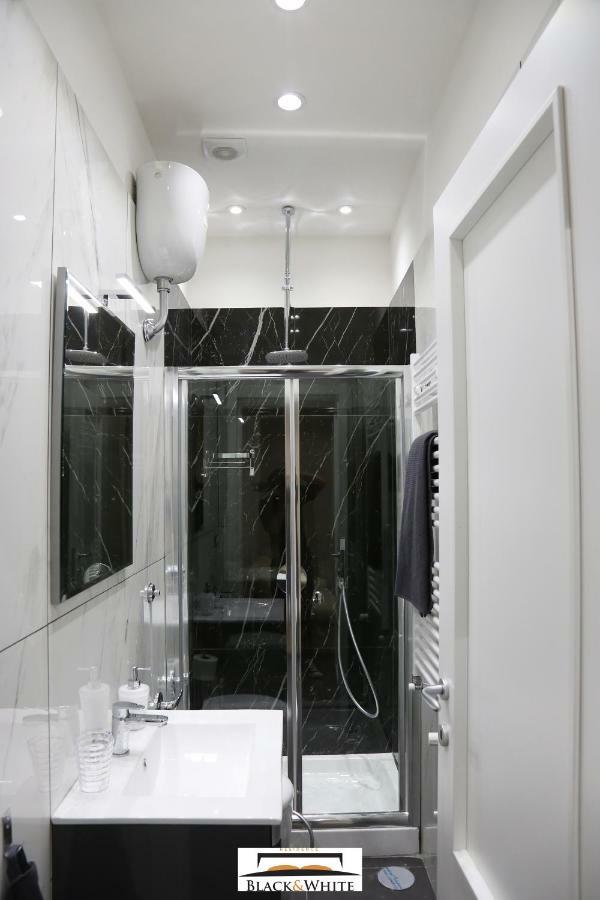 Residence Black & White Napoli Bagian luar foto