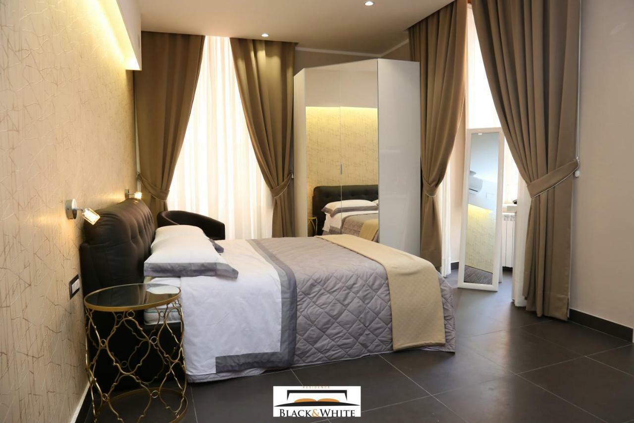 Residence Black & White Napoli Bagian luar foto