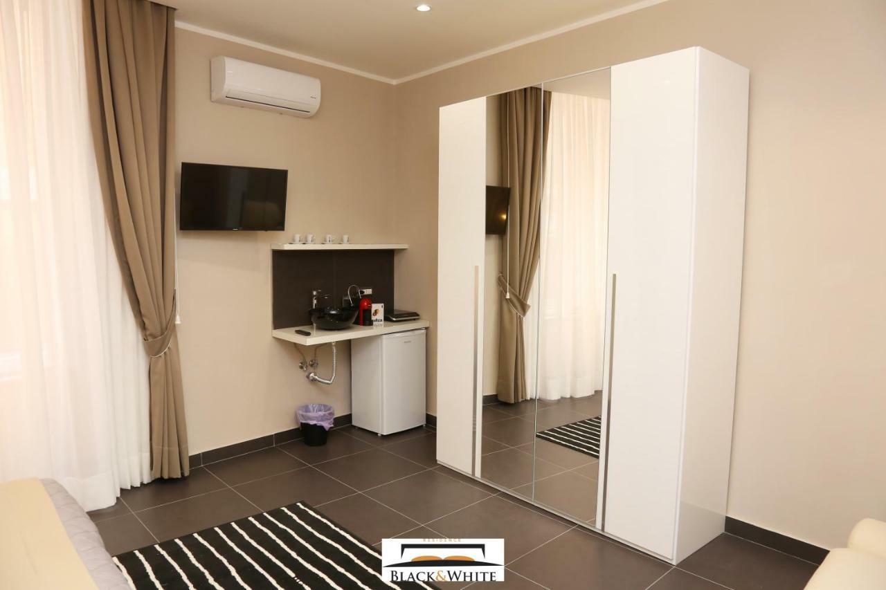 Residence Black & White Napoli Bagian luar foto
